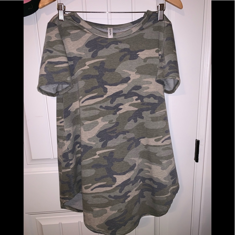 Boutique camo boat neck tunic